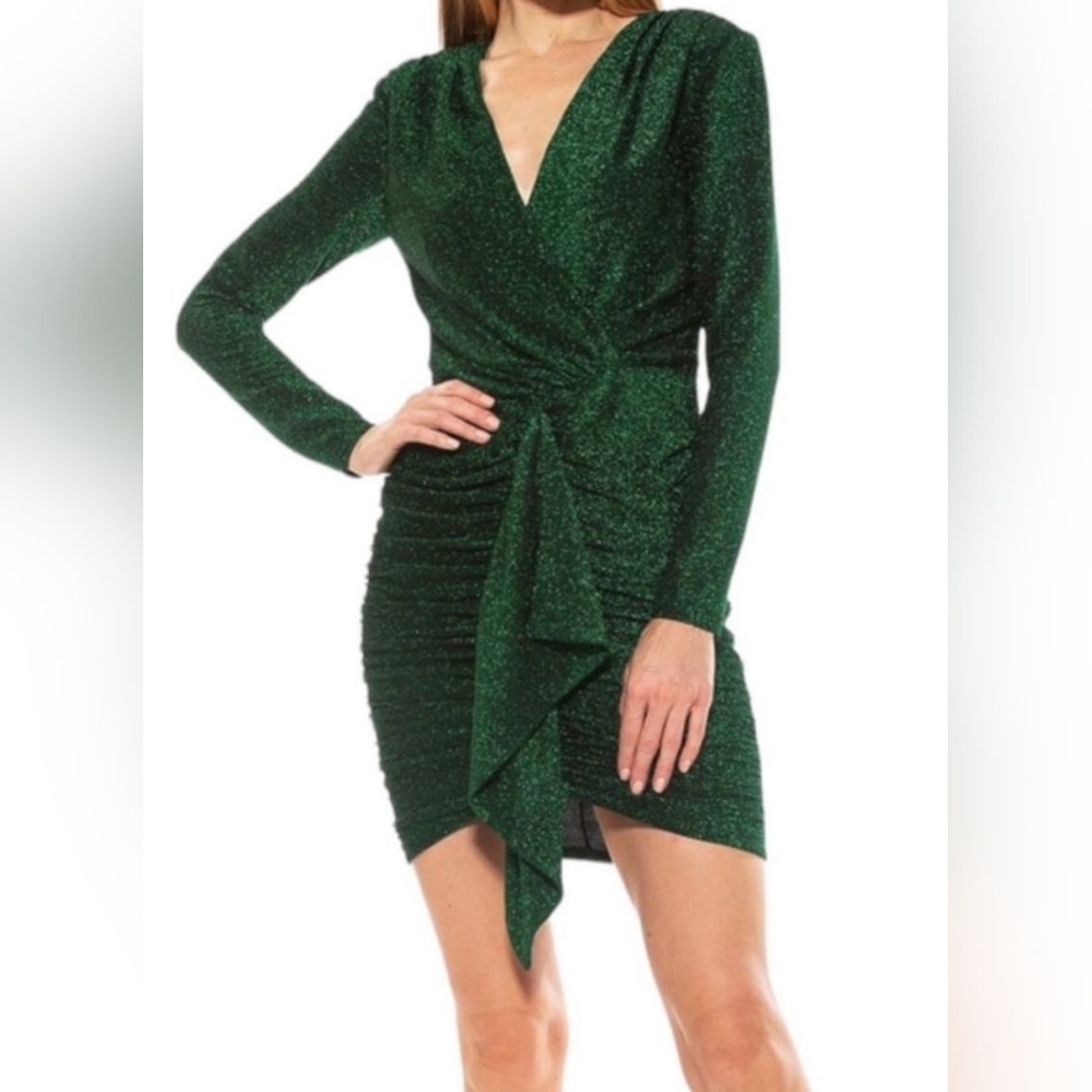 Alexia Admor dress